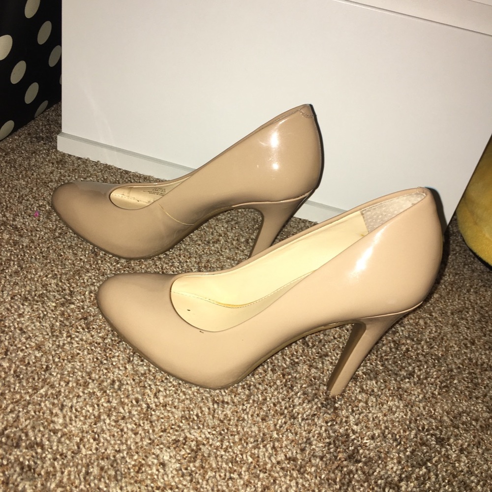 Jessica Simpson nude heels